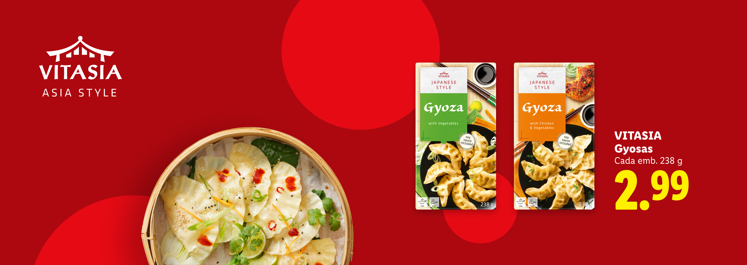 Duas embalagens de gyoza estilo japonês, uma de vegetais e outra de frango, com um prato de gyoza cozinhada e o preço de 2,99.