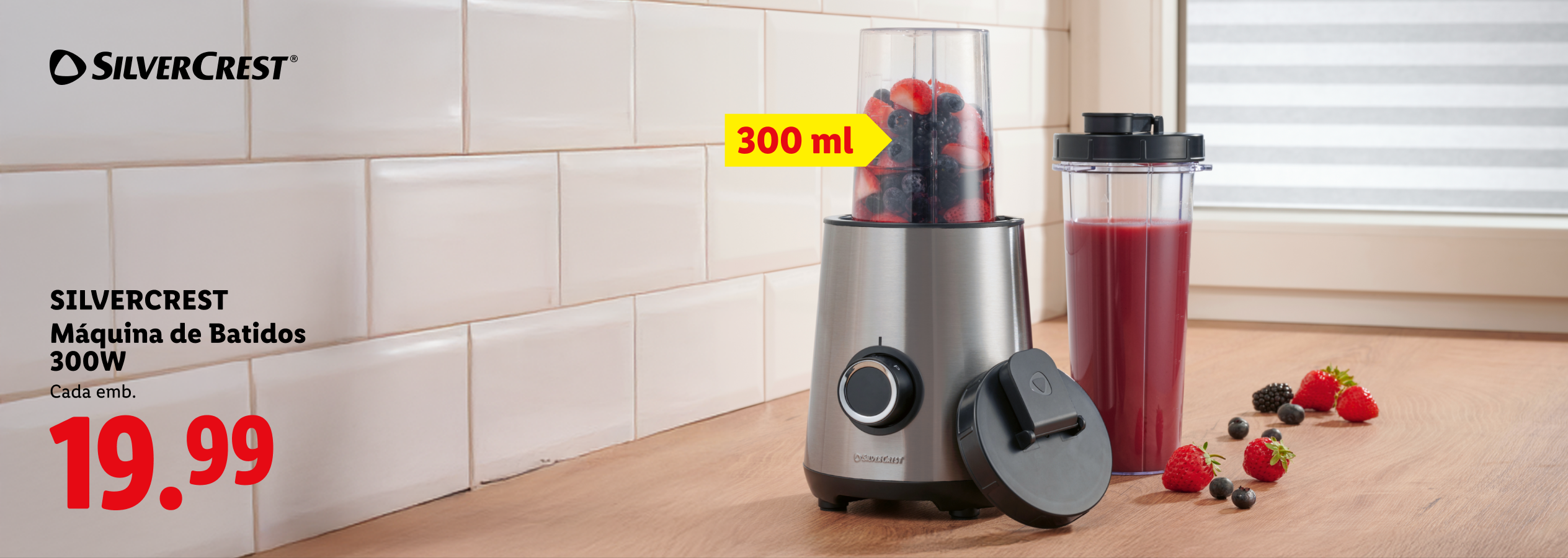 Liquidificador de 300W com copo de 300ml, frutas vermelhas e batido, por 19,99€.