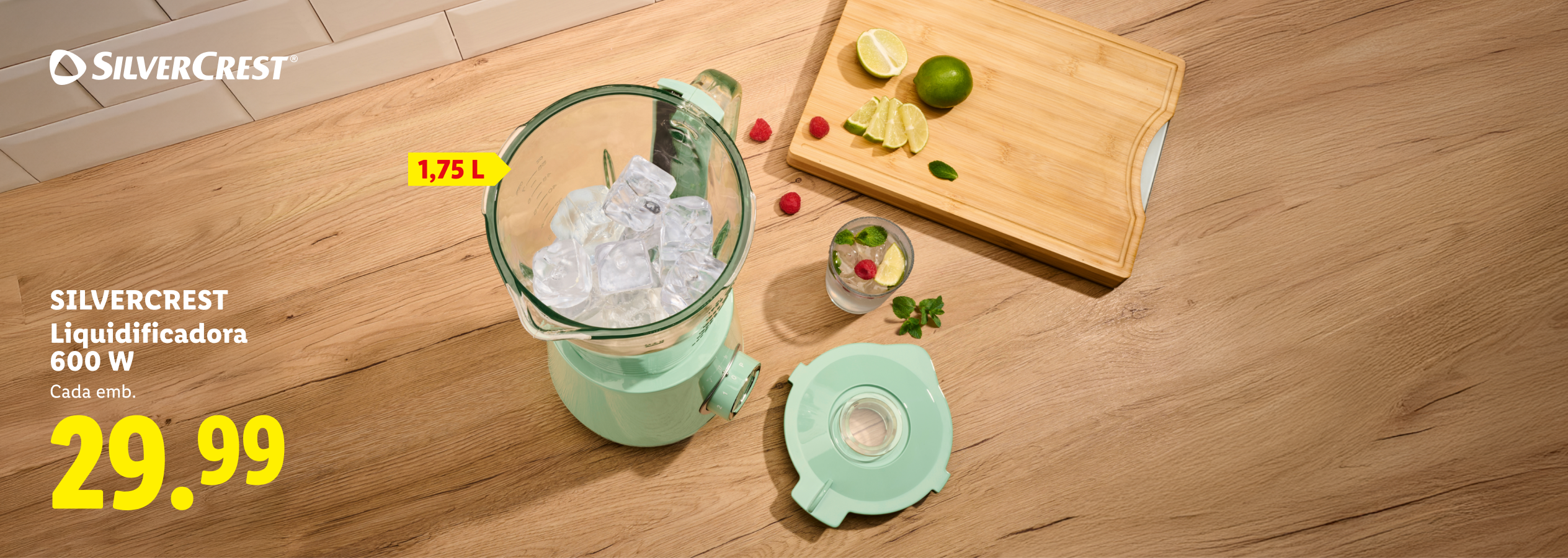 Liquidificador de 1,75 L e 600 W, com gelo, limas e framboesas, custa 29,99.
