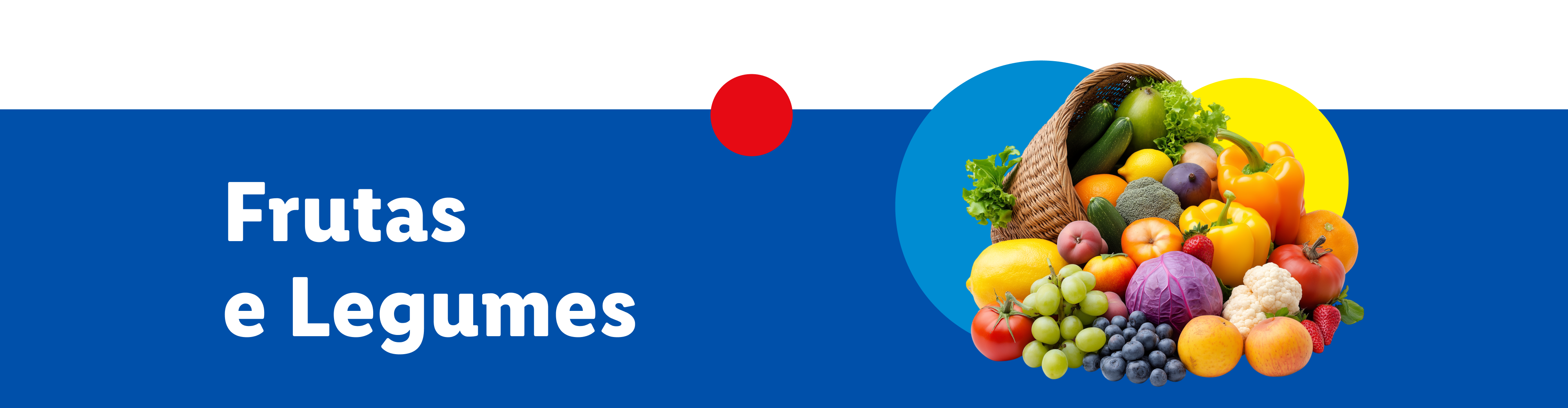 Frutas e legumes frescos em uma cesta de vime.