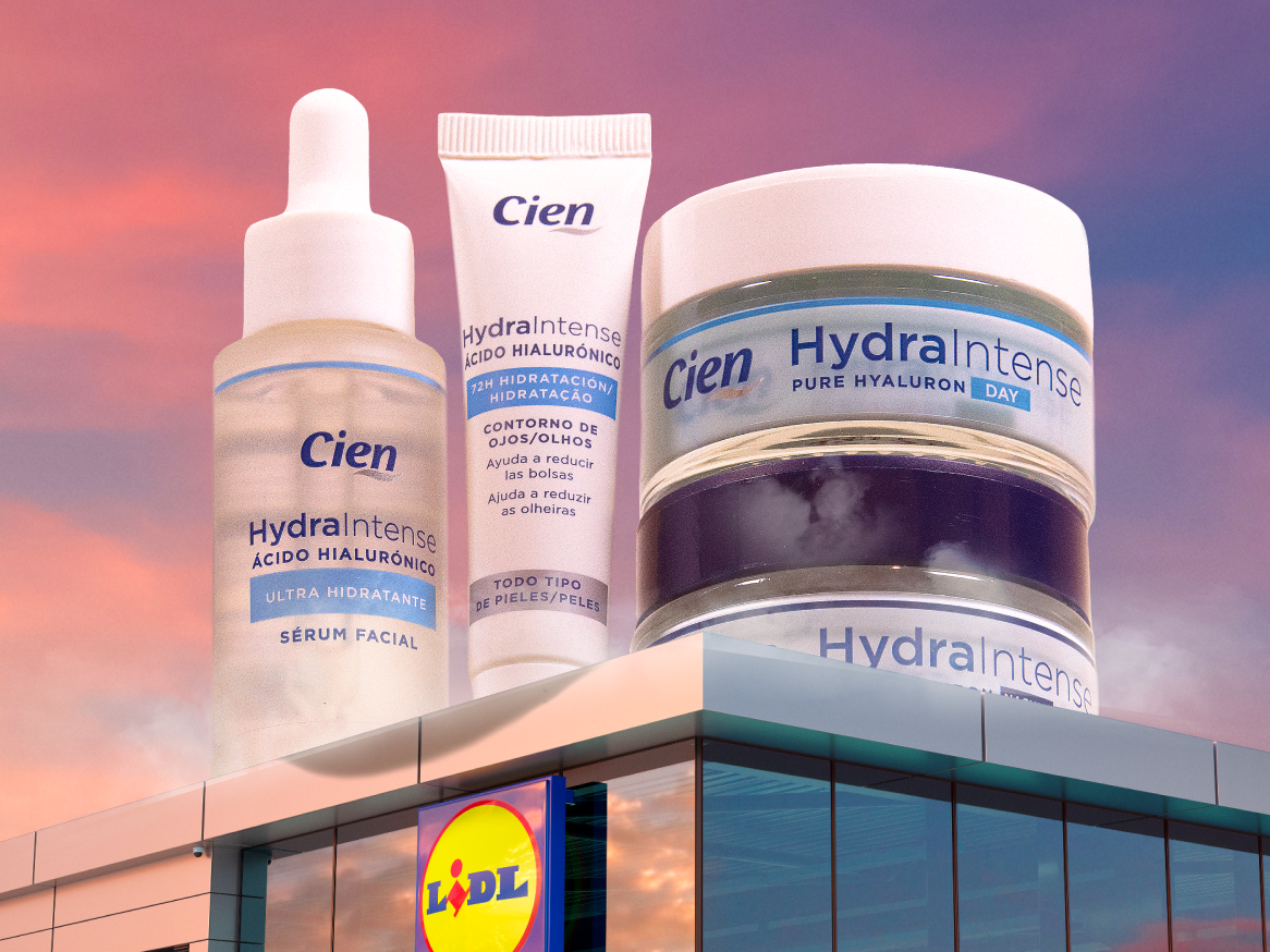 Sérum facial, creme de olhos e creme de dia com ácido hialurónico sobre uma loja Lidl ao pôr do sol.