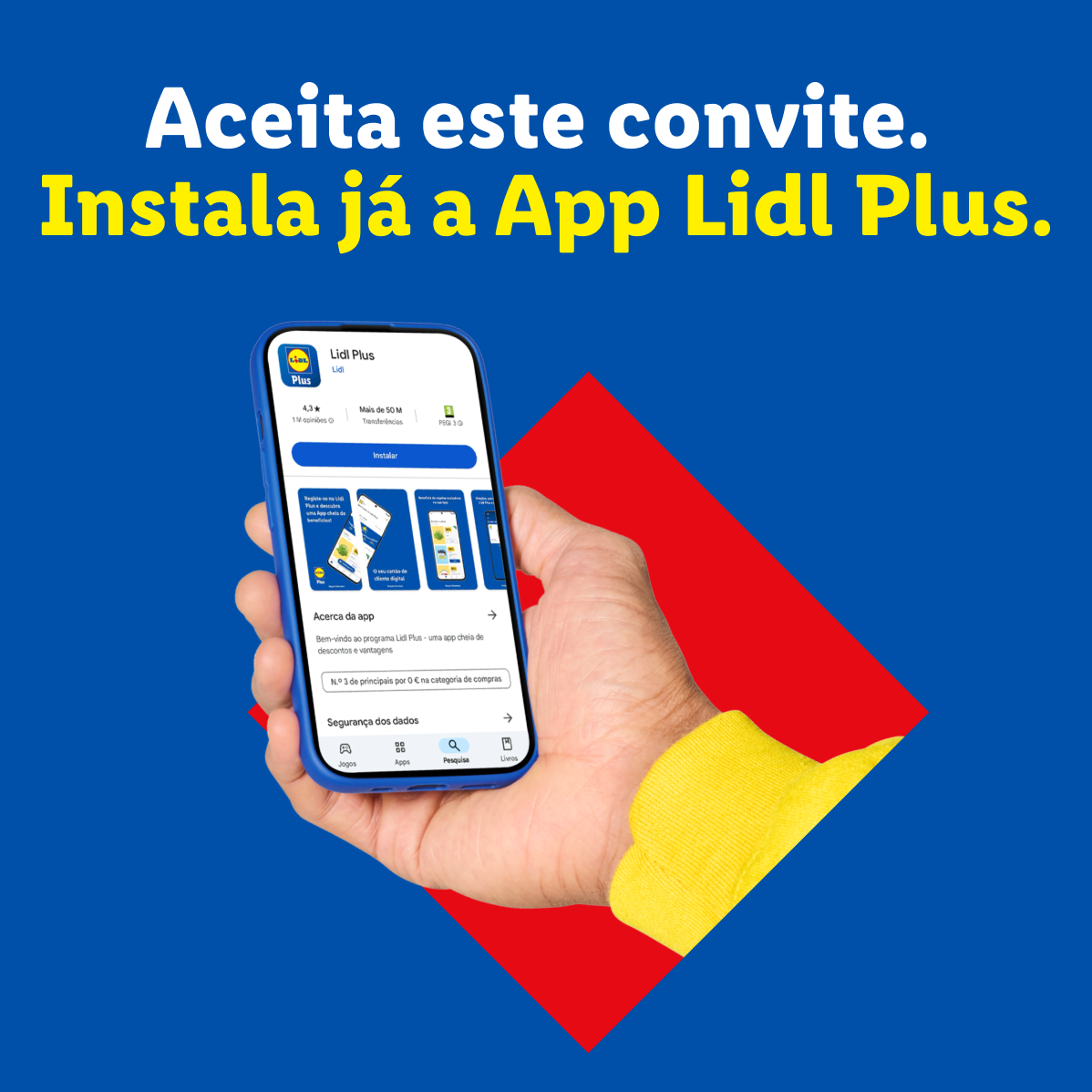 Mão segura telemóvel com ecrã de instalação de aplicação móvel sobre fundo azul e vermelho.