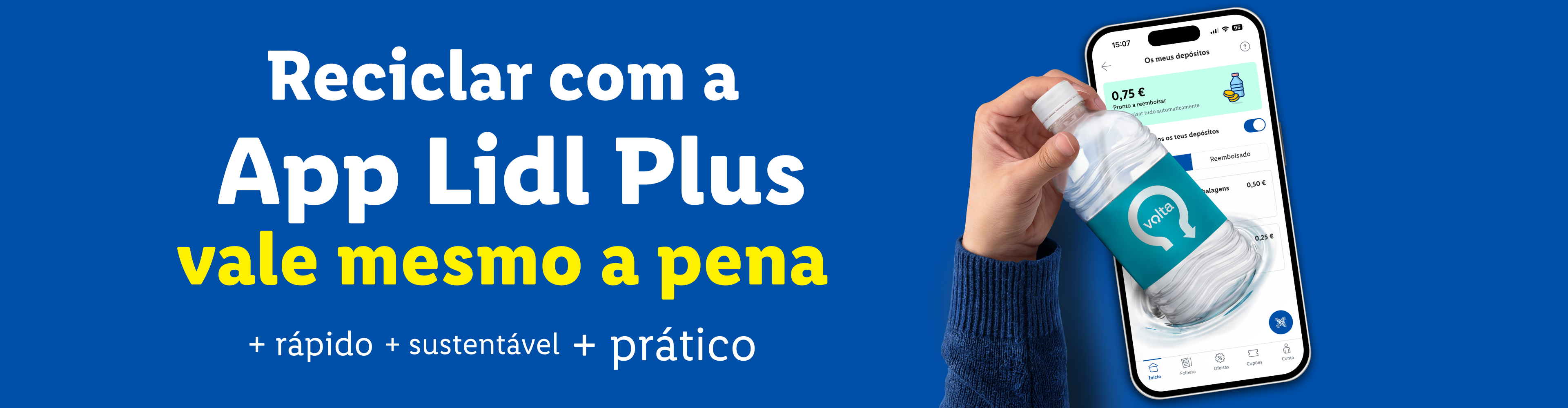 Mão a segurar garrafa de plástico com rótulo 'volta' e ecrã de telemóvel com a aplicação Lidl Plus a mostrar depósitos de reciclagem.