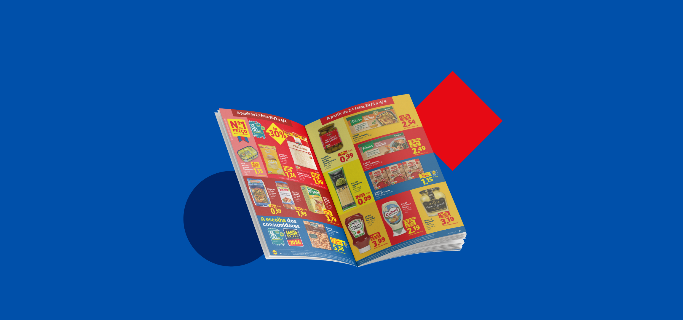 Folheto de supermercado com ofertas de produtos alimentares, incluindo arroz, caldos e molhos.