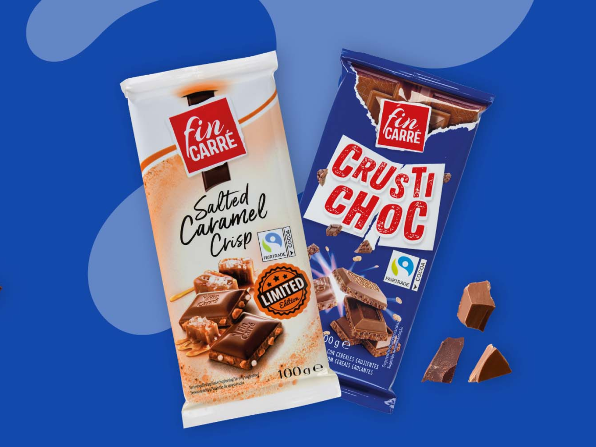 Duas barras de chocolate, uma de caramelo salgado e outra crocante, com o selo Fairtrade.