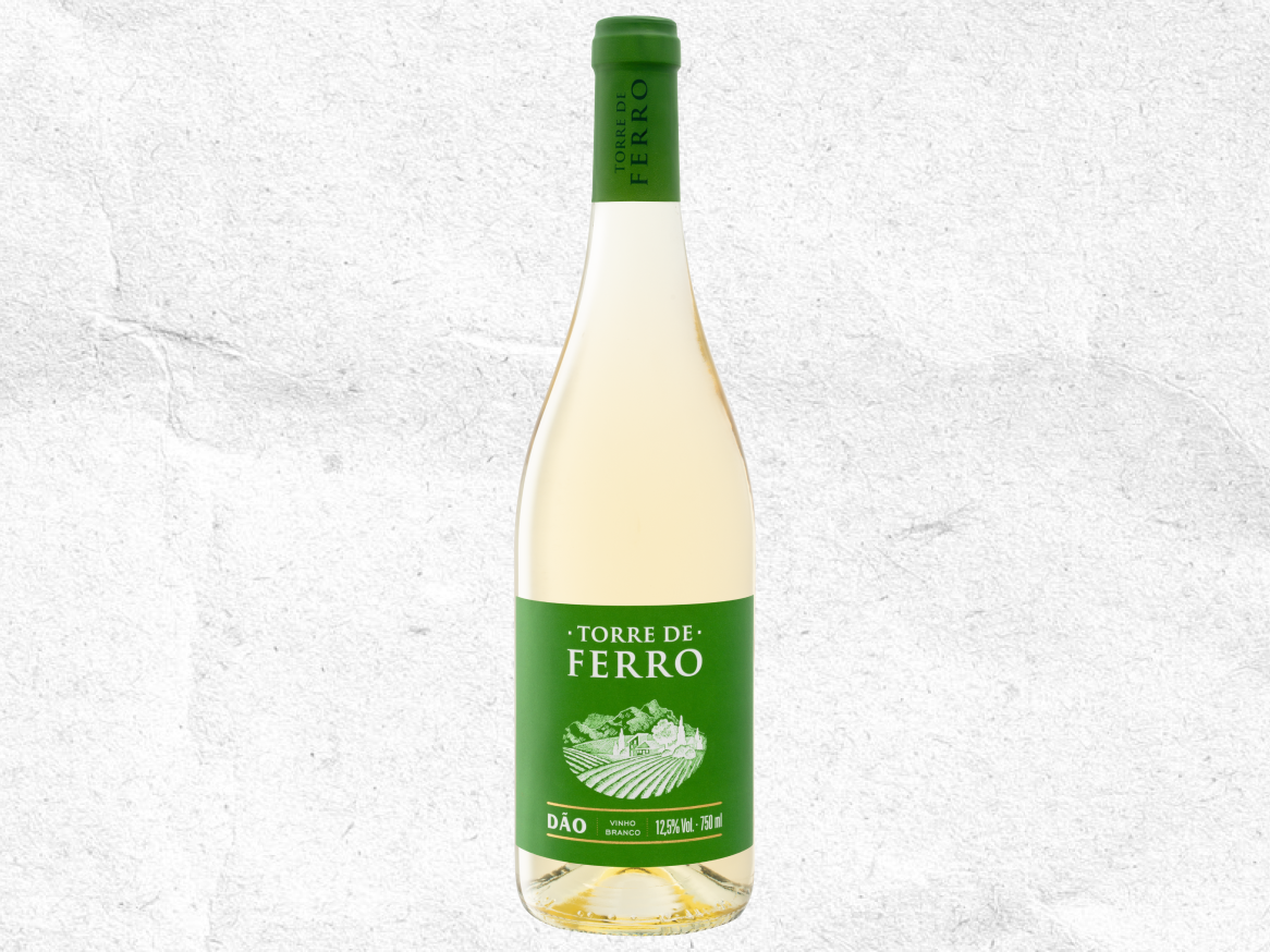 Garrafa de vinho branco com rótulo verde e ilustração de paisagem.