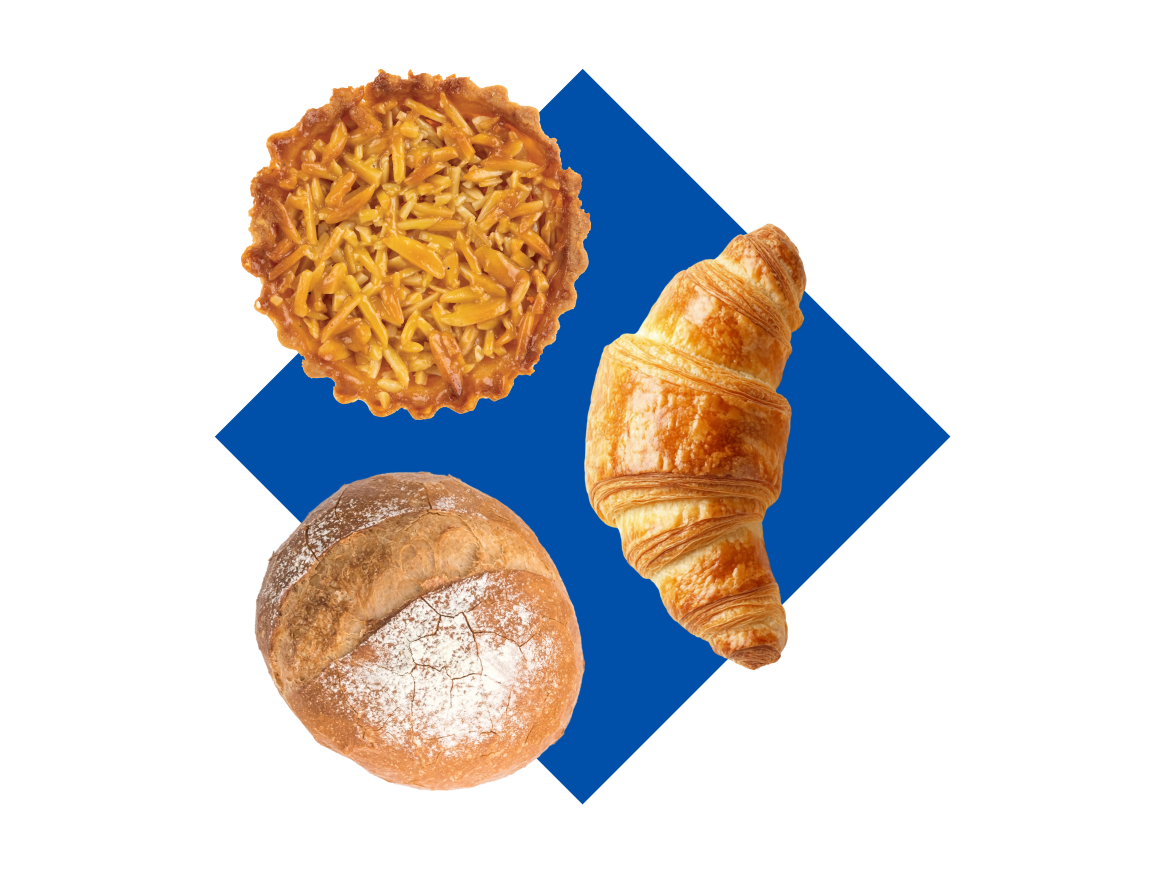Croissant, pão e torta de amêndoas sobre fundo azul.