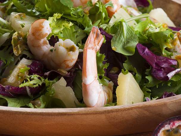 Salada Gourmet com Gambas e Ananás