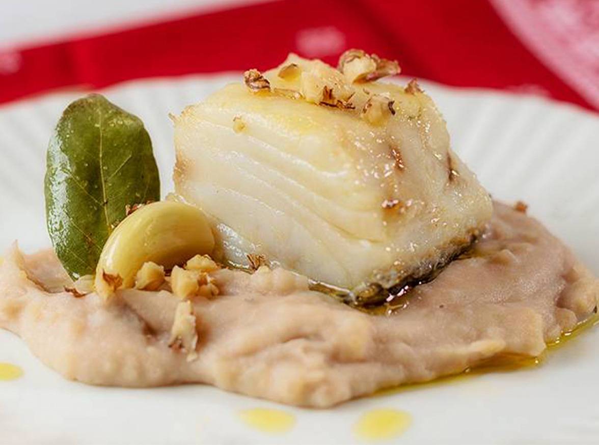 Bacalhau Confitado com Puré de Batata e Nozes