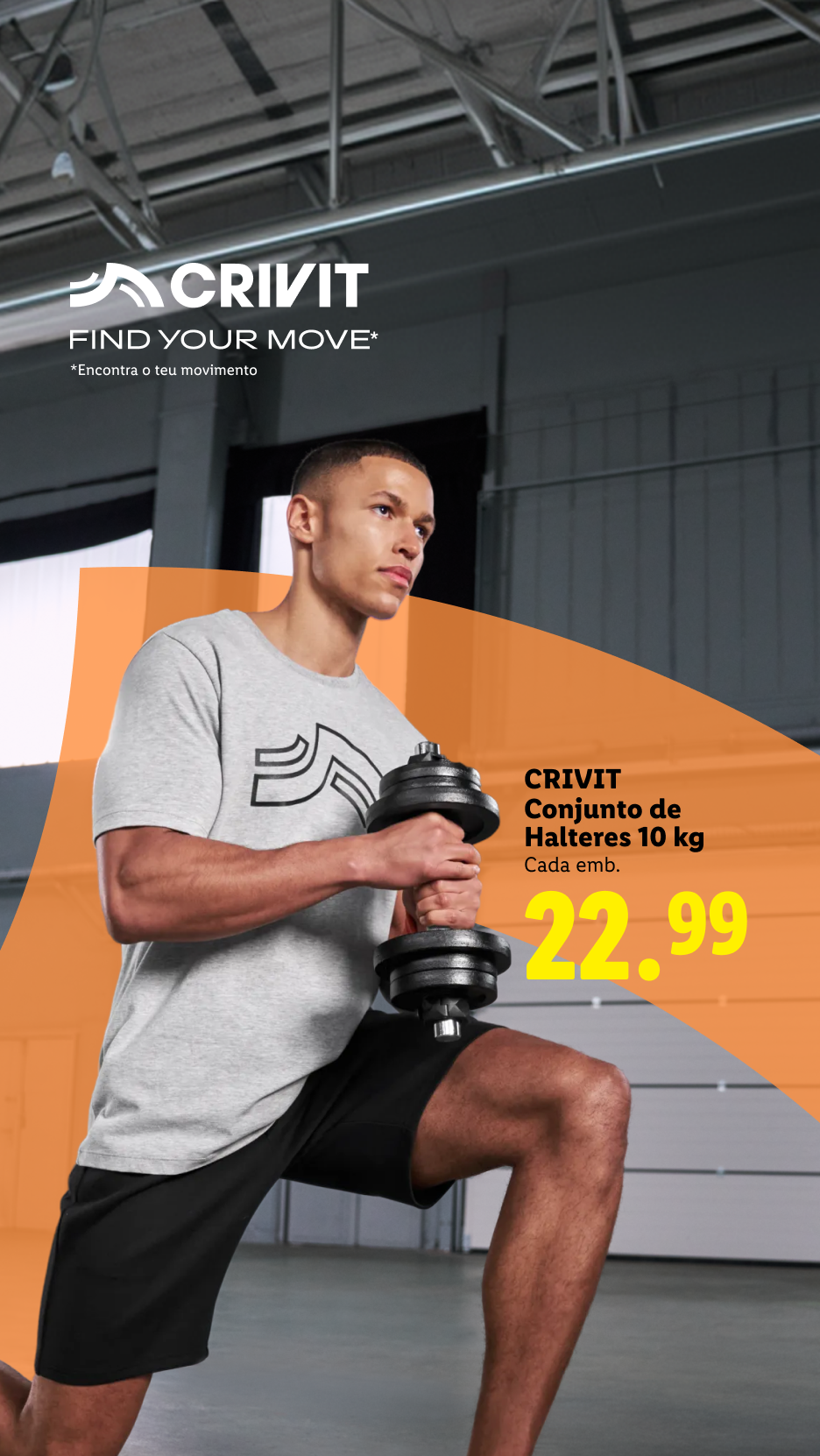 Homem a fazer exercício com halteres de 10 kg, preço 22,99€.