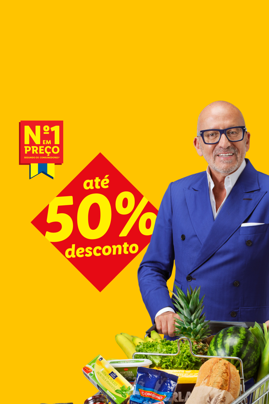 Homem sorridente com óculos, empurra um carrinho de compras cheio de frutas e legumes. Dizeres: 'Nº1 em Preço' e 'até 50% desconto'.