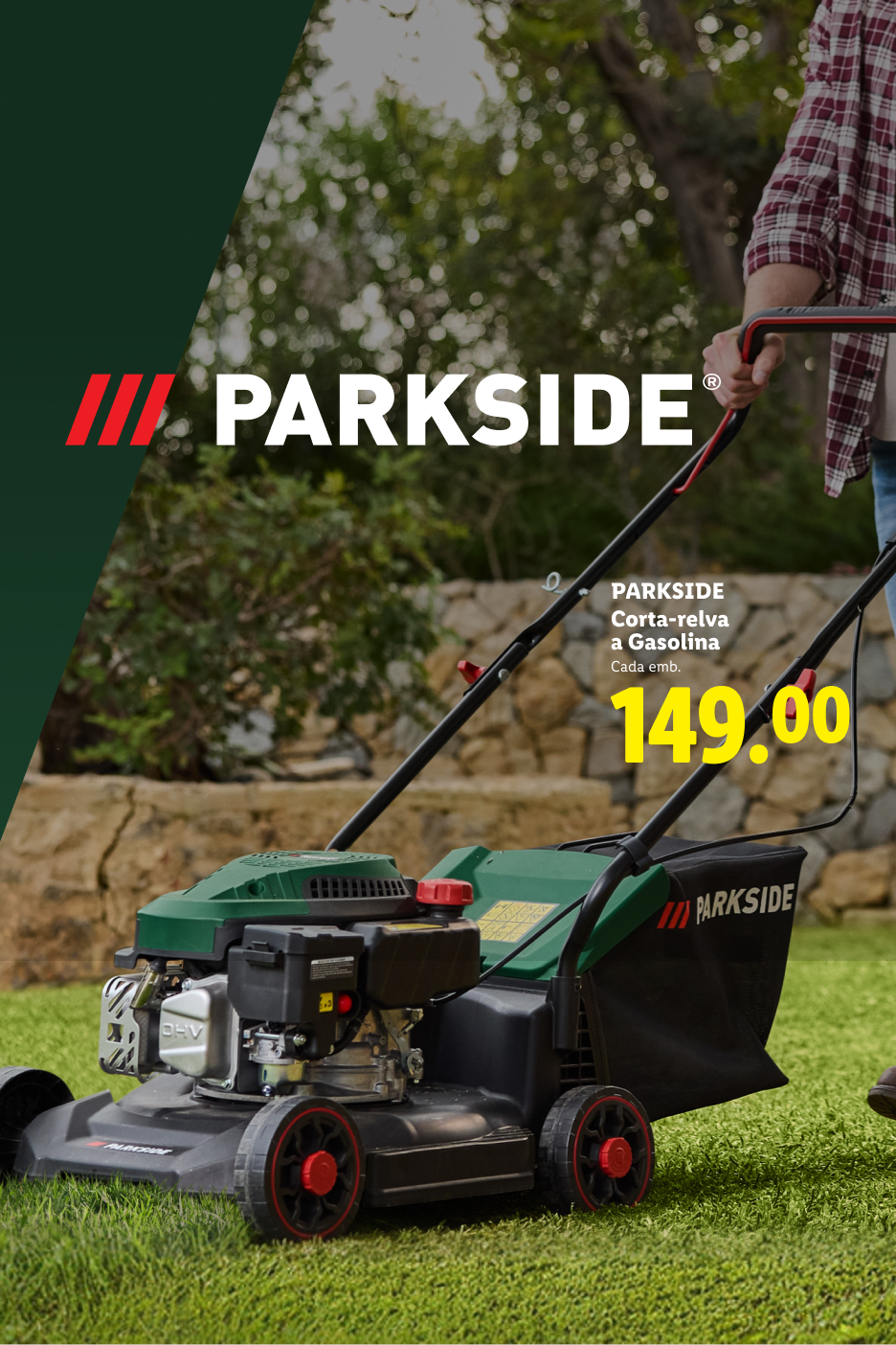 Um homem a cortar a relva com um corta-relva a gasolina, custa 149,00.
