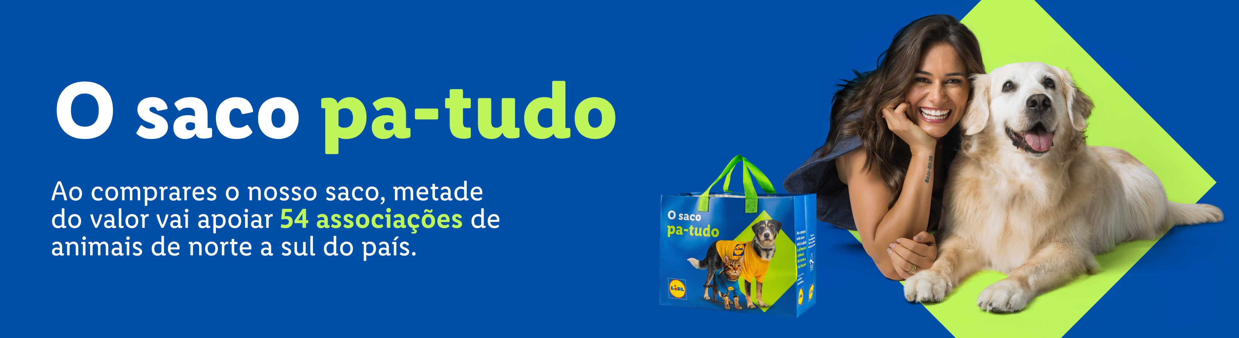 Mulher e cão com saco reutilizável 'O saco pa-tudo' que apoia 54 associações de animais.