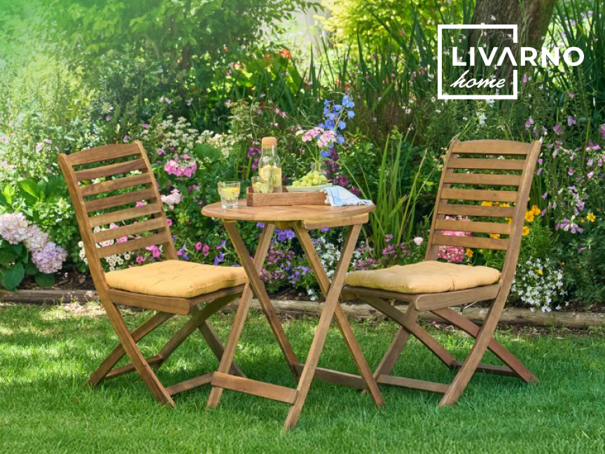 Conjunto de mesa e cadeiras de madeira Livarno Home para jardim.