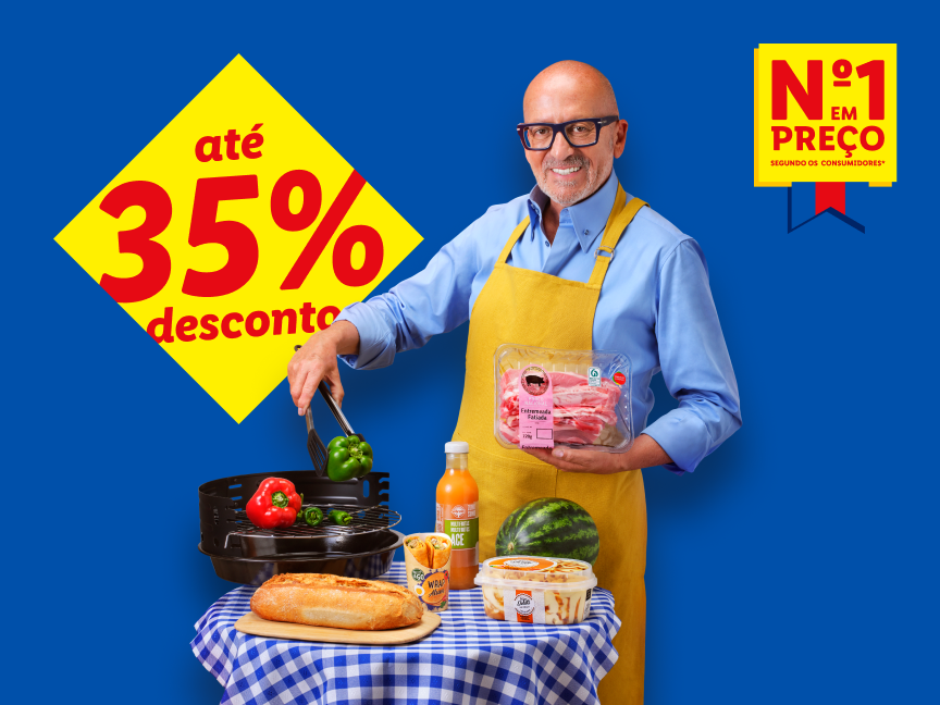 Um homem sorridente prepara um churrasco com produtos com até 35% de desconto, destacando presunto fatiado e ofertas de sobremesas.