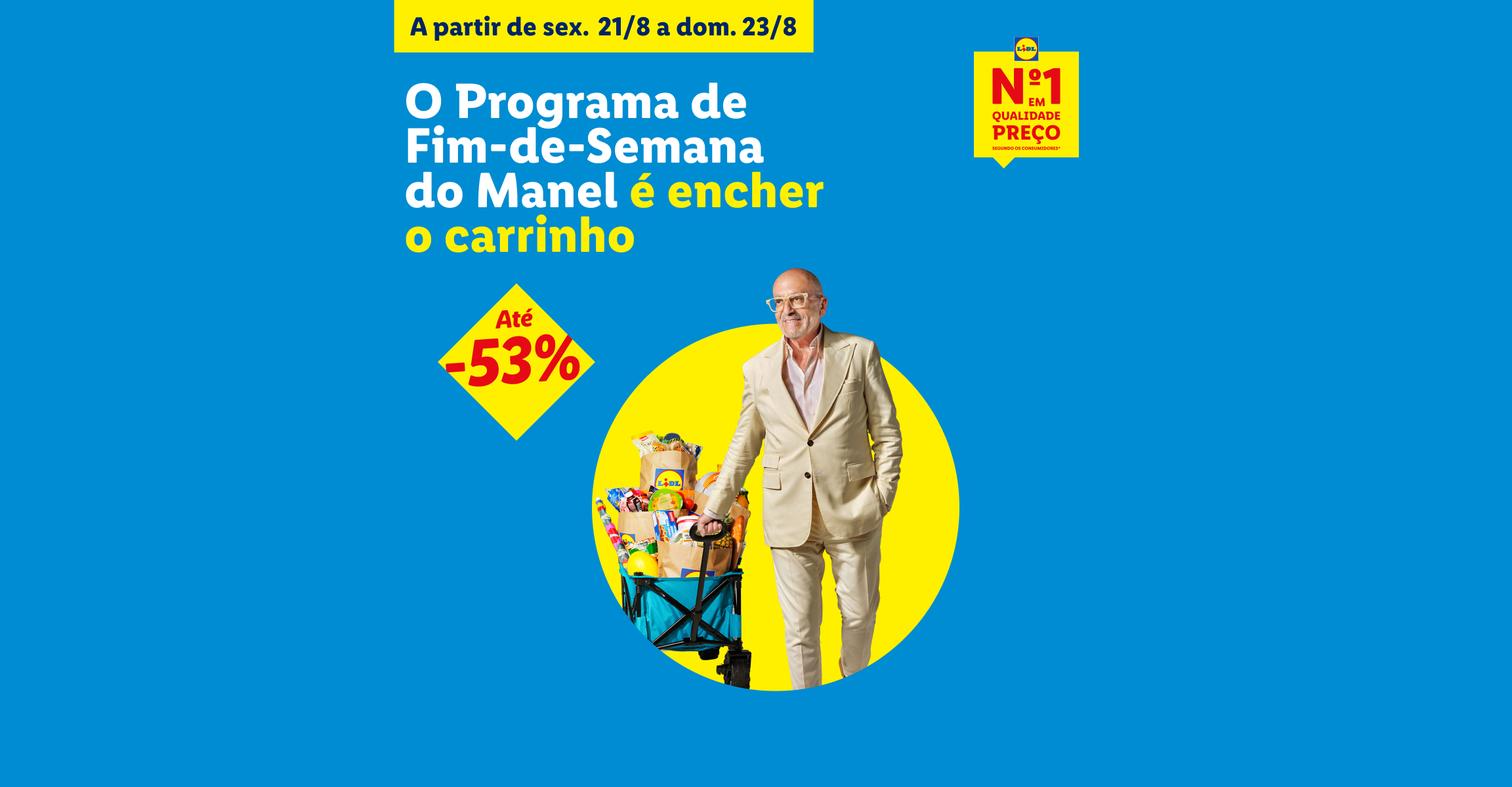 Homem sorridente com óculos, a empurrar um carrinho de compras cheio de produtos, com desconto de até -53%.