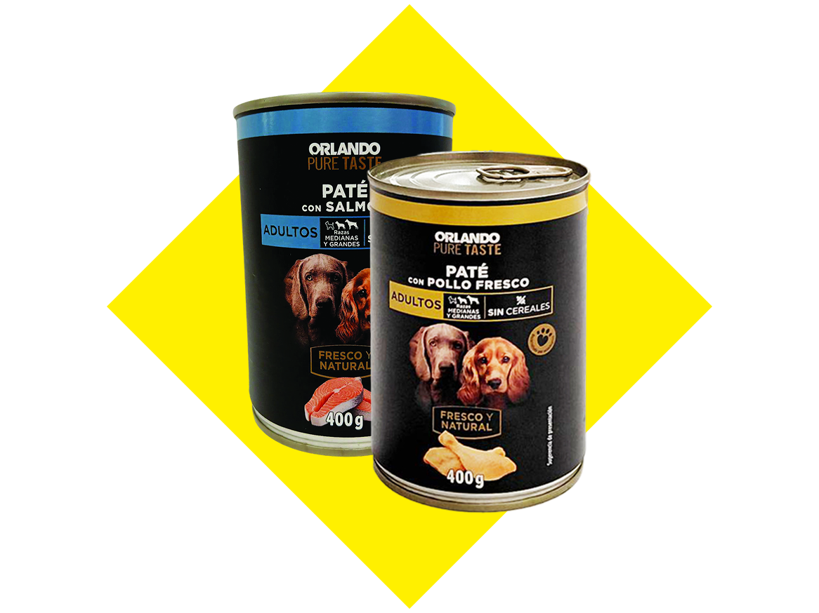 Duas latas de patê Orlando Pure Taste para cães adultos, uma de salmão e outra de frango fresco.