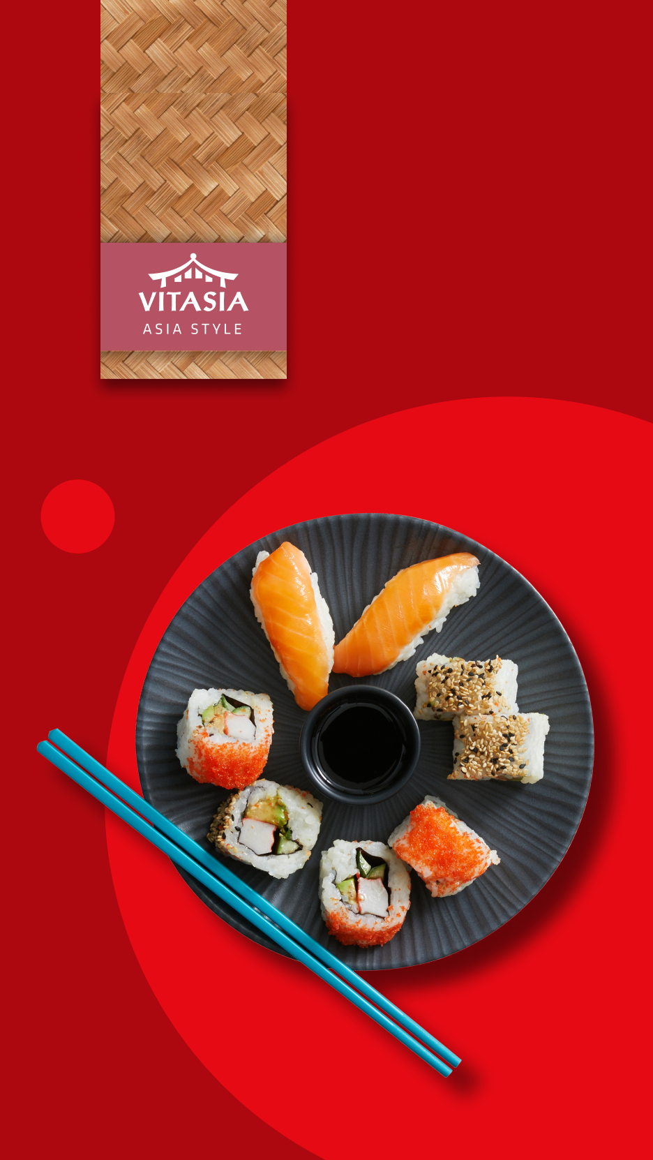 Sushi e maki variados em um prato, com pauzinhos azuis e logotipo Vitasia.