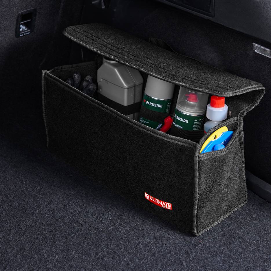 Organizador de porta-malas preto com produtos de limpeza e acessórios para carros