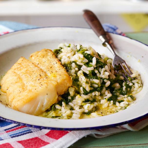 Risoto de espinafres com peixe frito