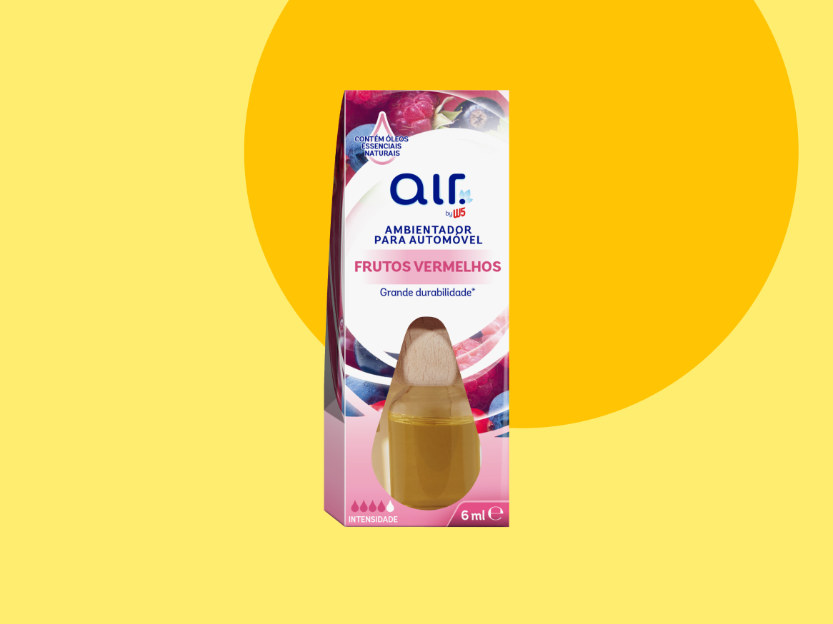 Air Wick by W5 Frutas Vermelhos car air freshener in a box.