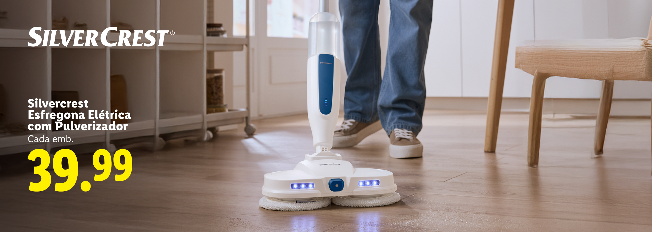Esfregona elétrica com pulverizador, preço 39.99€, em ambiente doméstico.