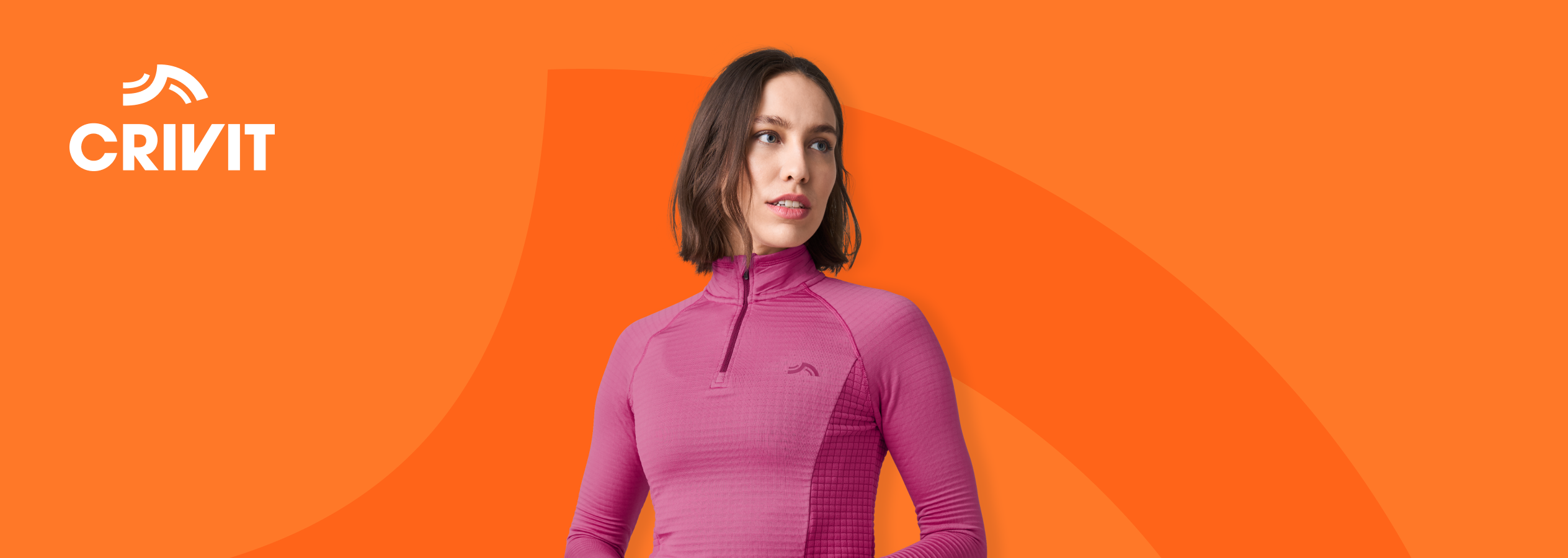 Mulher com camisola térmica Crivit rosa e fecho de correr