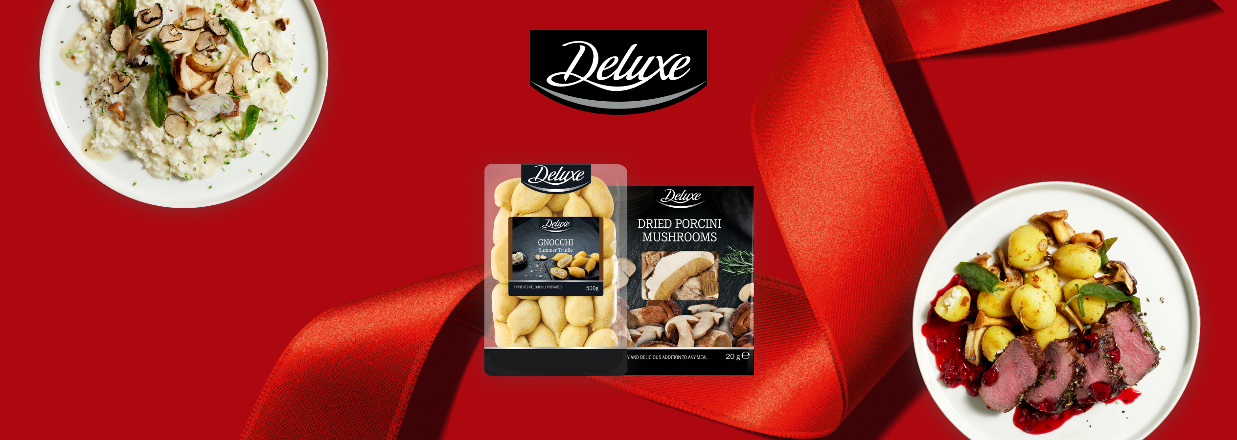 Deluxe Gnocchi e cogumelos porcini secos com pratos de risotto e carne.