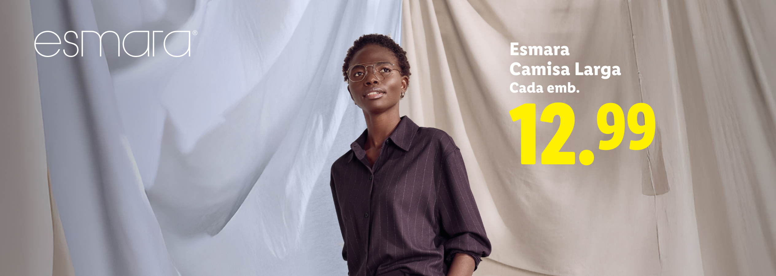 Mulher com camisa larga, preço 12,99.