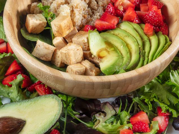 Bowl de Quinoa e Tofu Marinado