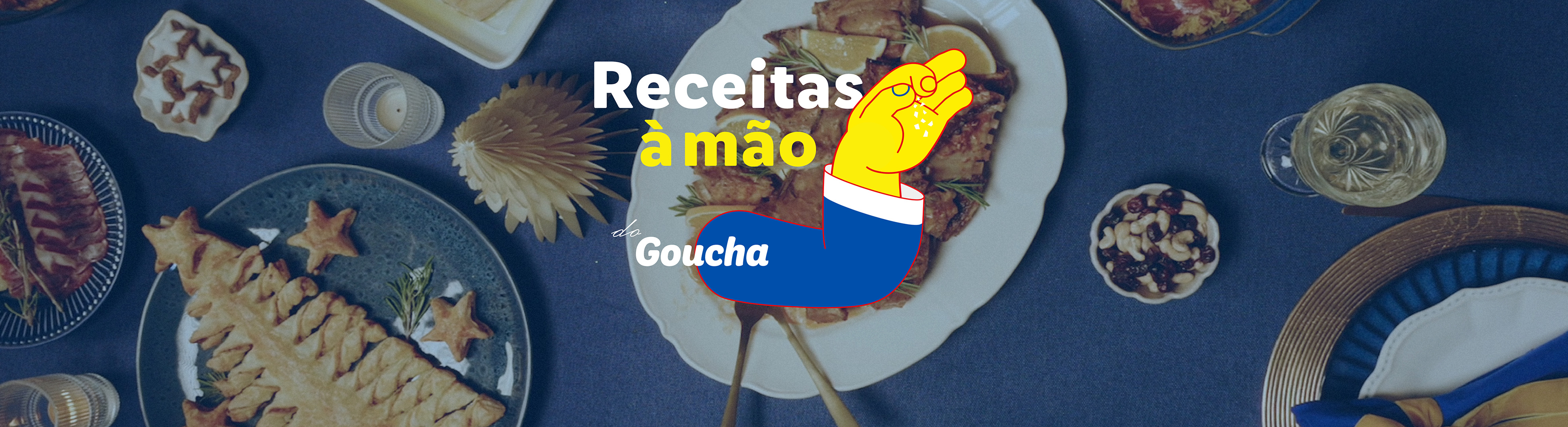 Mesa de jantar com pratos de Natal, incluindo um folhado em forma de árvore e um prato de carne.