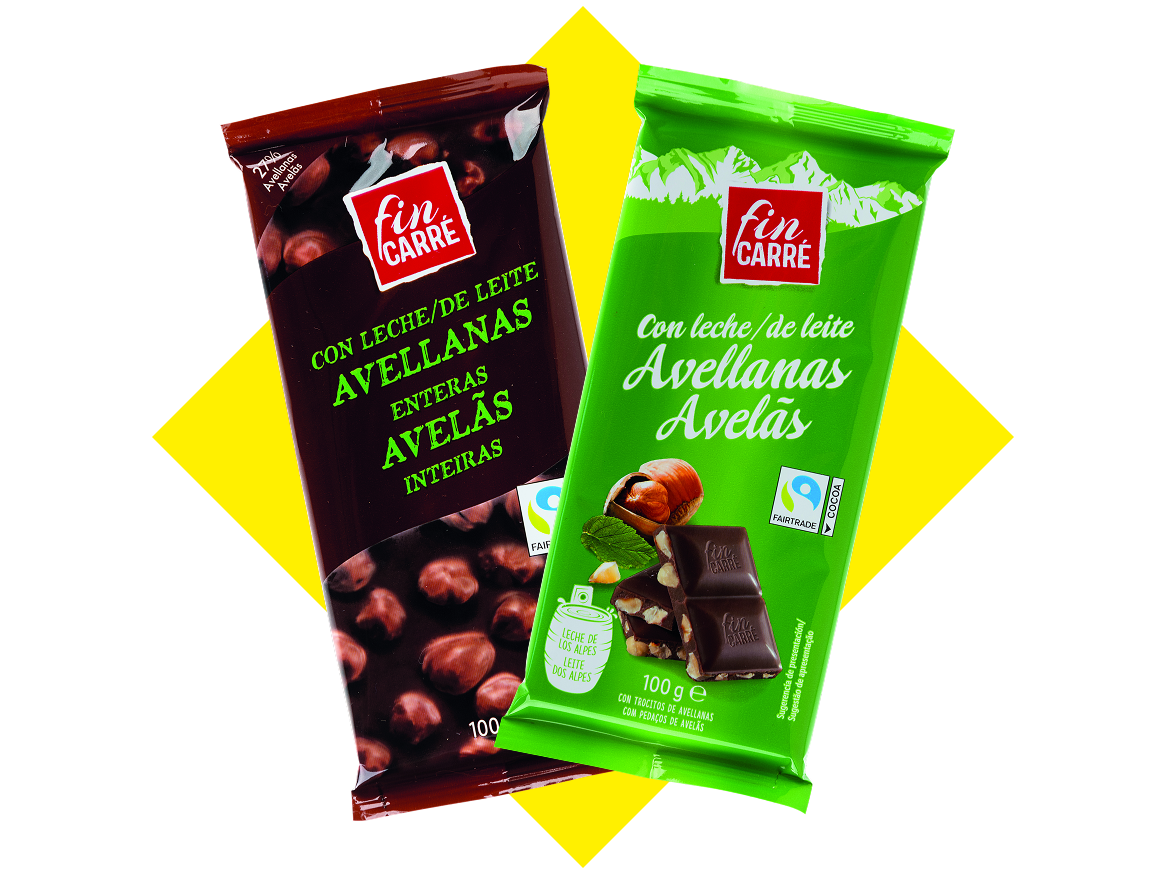 Duas barras de chocolate Fin Carré com avelãs, uma de chocolate de leite e outra de chocolate preto.